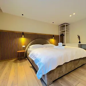 Center Hideaway , Tirana Albanien